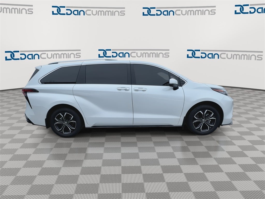 2025 Toyota Sienna Platinum
