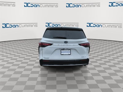 2025 Toyota Sienna Platinum