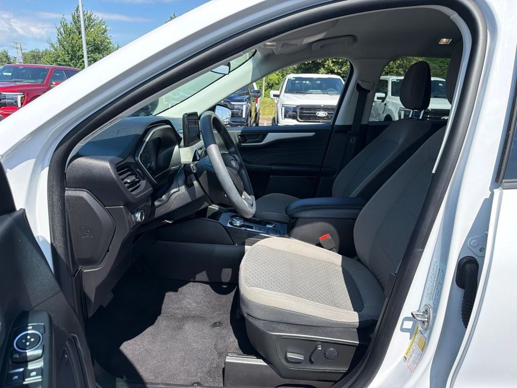2022 Ford Escape Hybrid SE