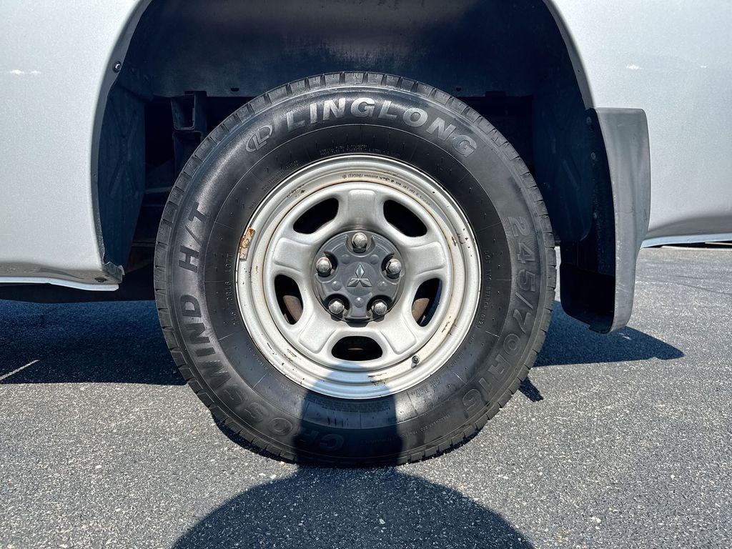 2007 Mitsubishi Raider LS