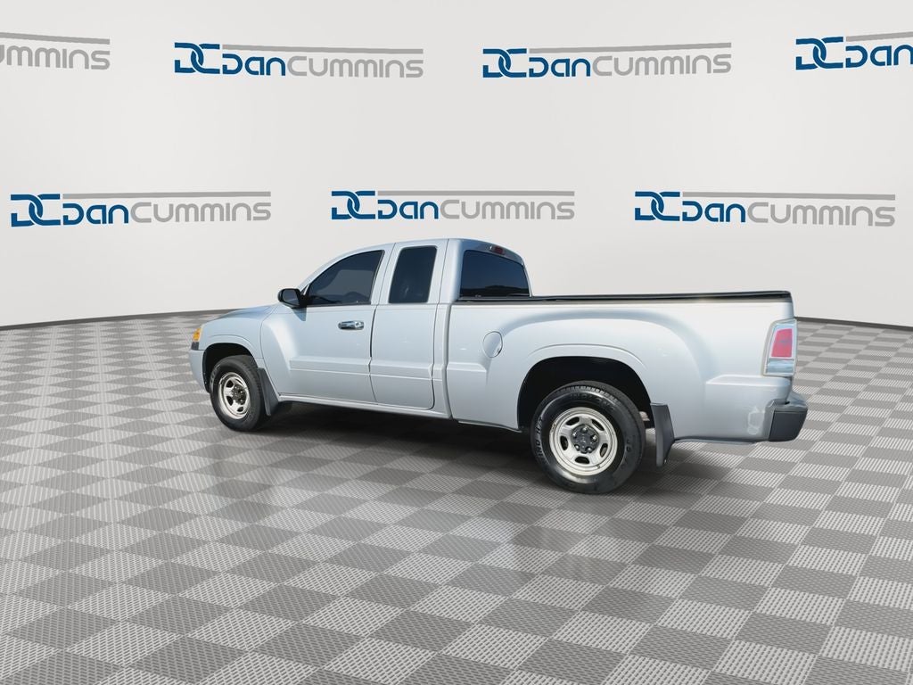 2007 Mitsubishi Raider LS