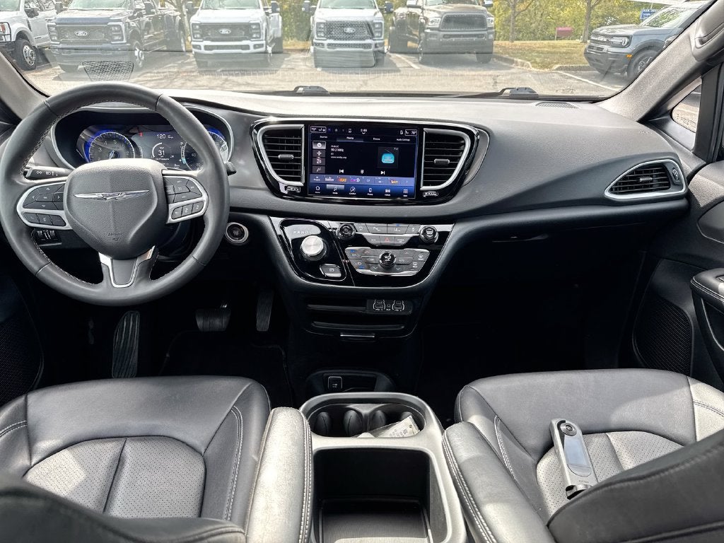 2025 Chrysler Pacifica Select