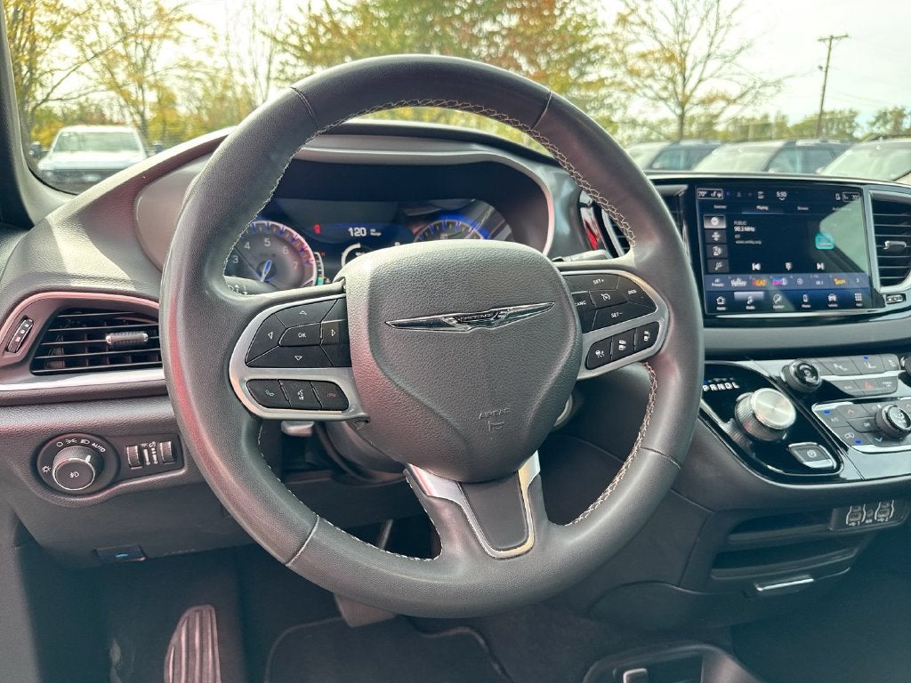 2025 Chrysler Pacifica Select