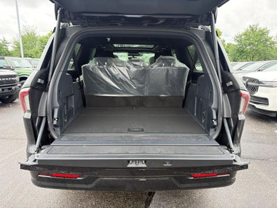 2027 Lincoln Navigator L Reserve