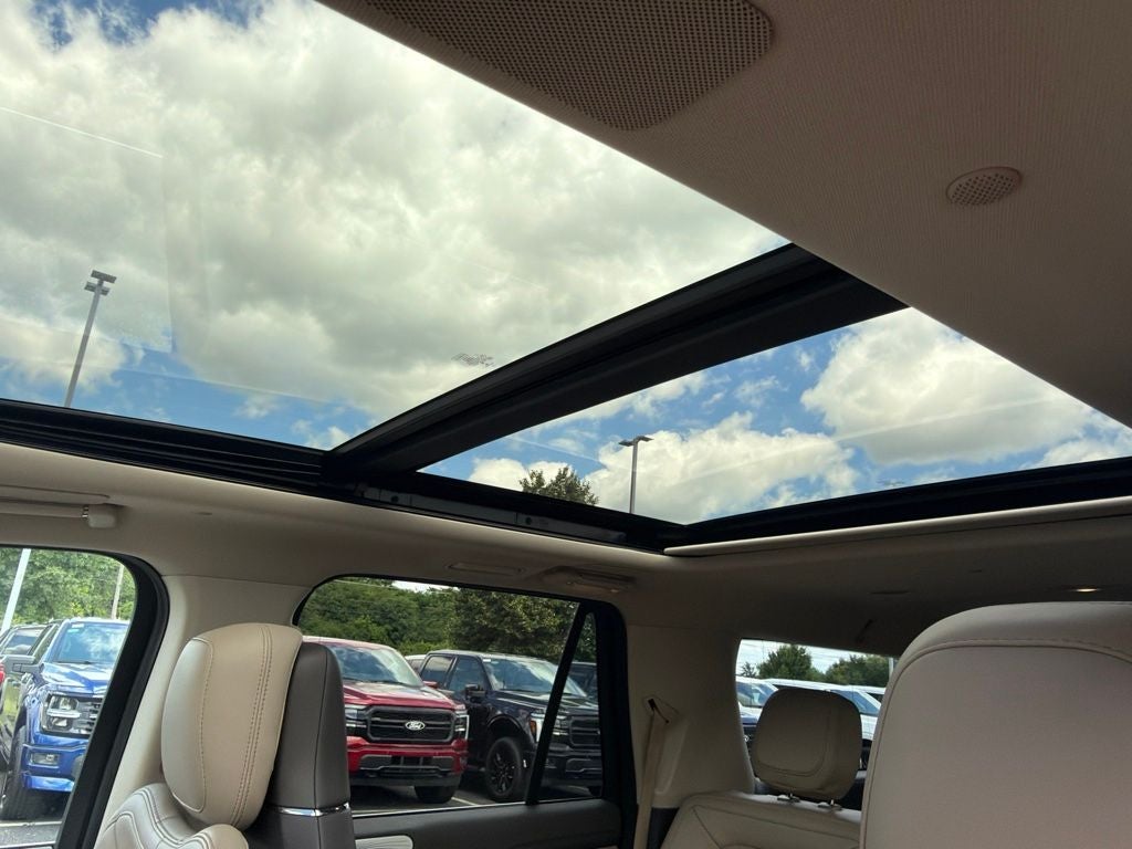 2022 Lincoln Navigator L Reserve