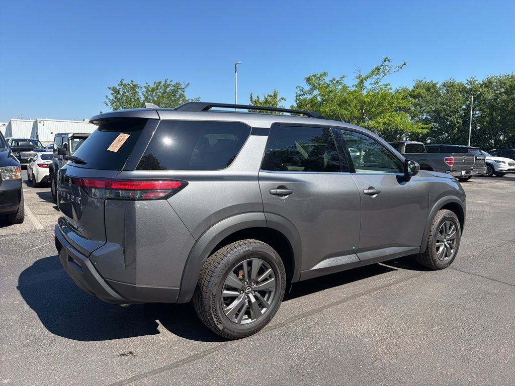 2023 Nissan Pathfinder SV