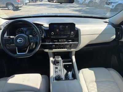 2023 Nissan Pathfinder SV