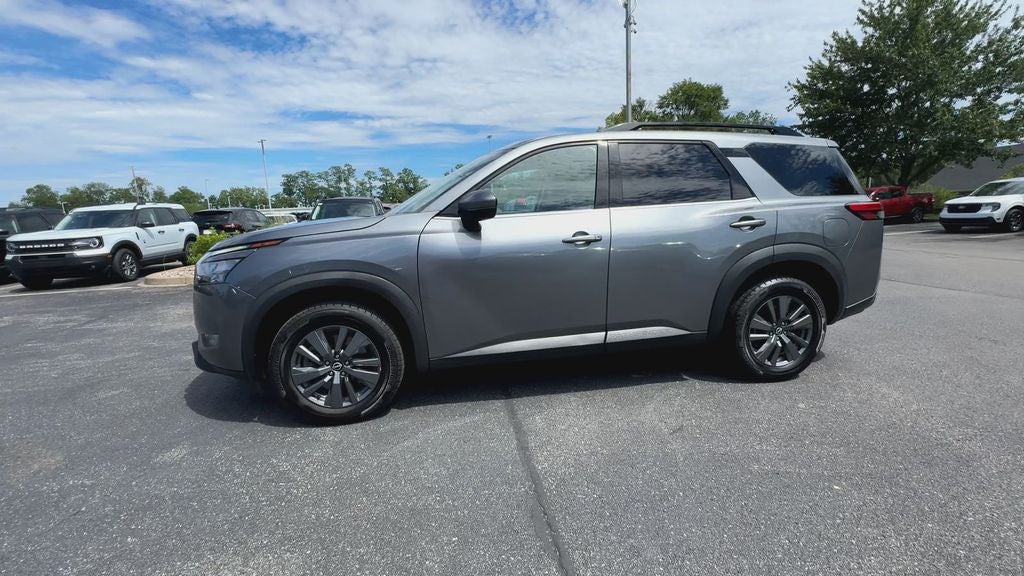 2023 Nissan Pathfinder SV