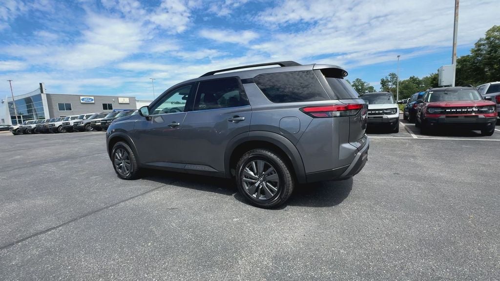 2023 Nissan Pathfinder SV