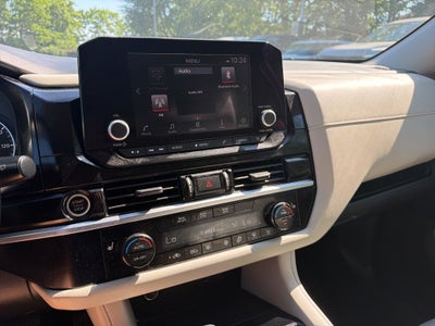 2023 Nissan Pathfinder SV