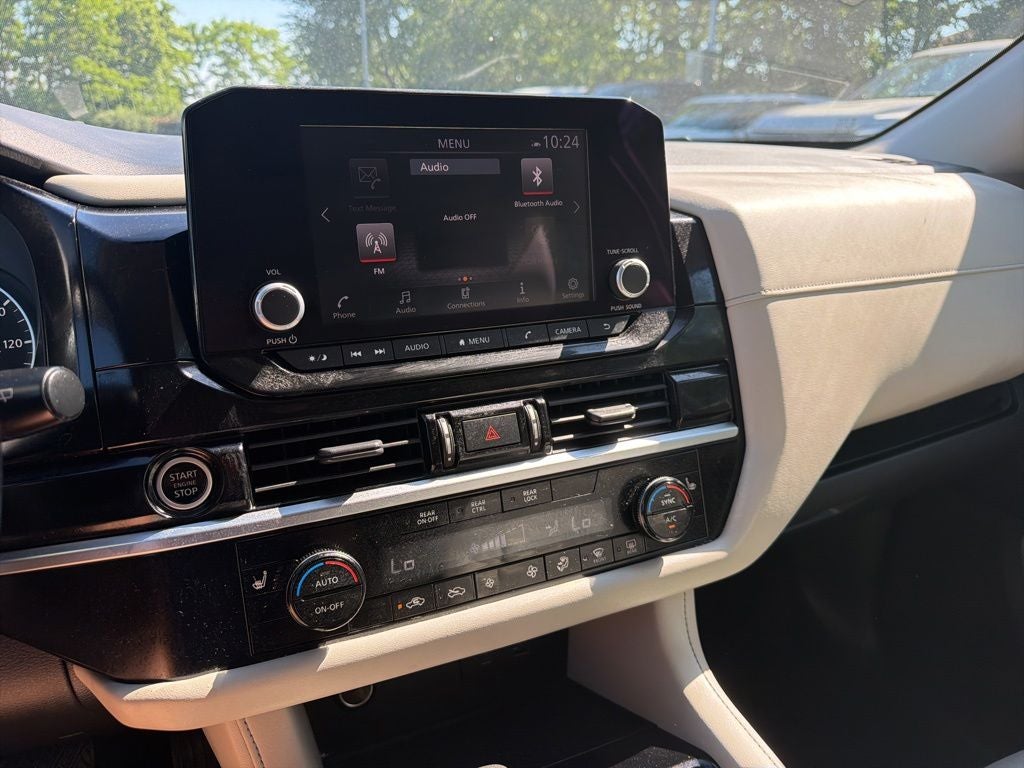 2023 Nissan Pathfinder SV