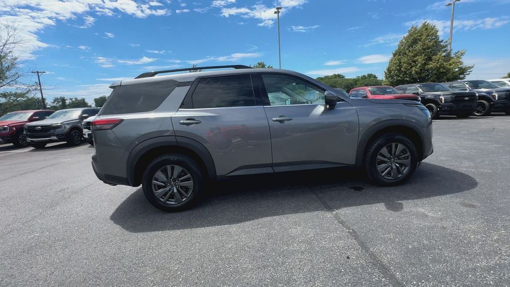2023 Nissan Pathfinder SV