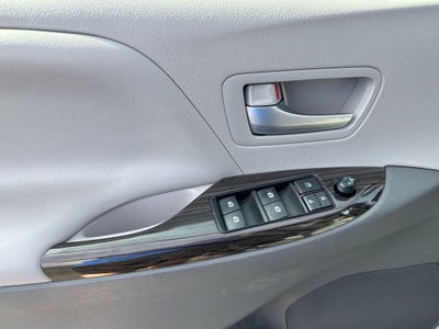 2017 Toyota Sienna XLE