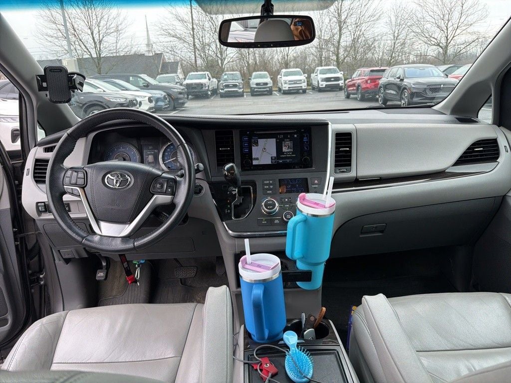 2017 Toyota Sienna XLE
