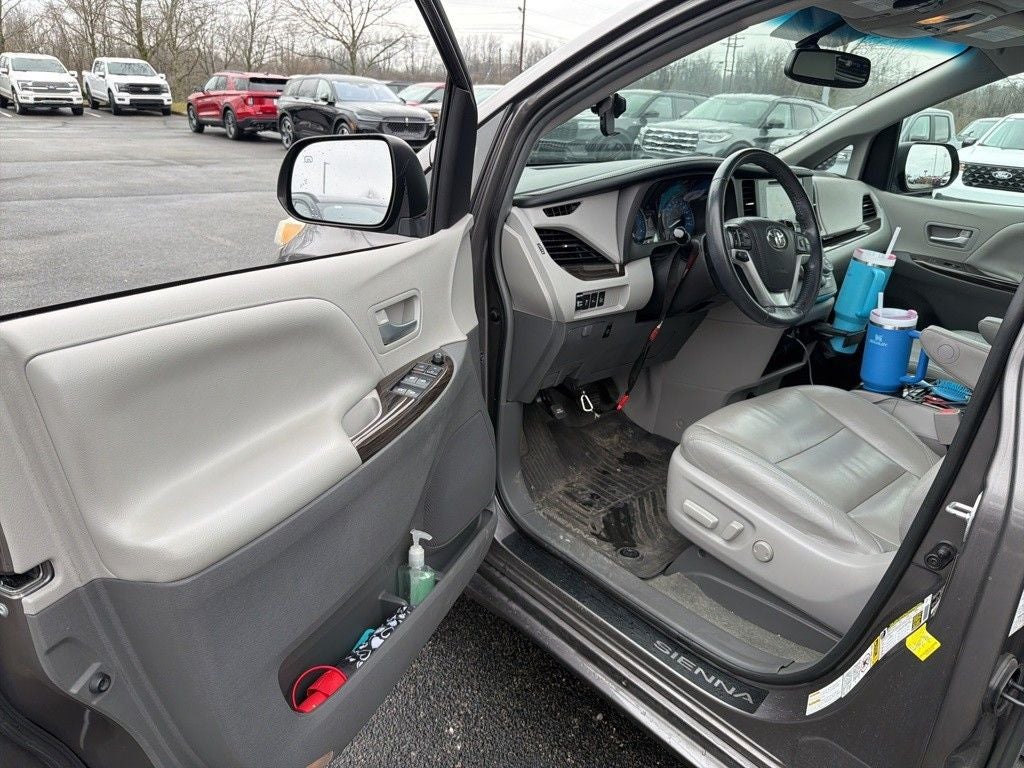 2017 Toyota Sienna XLE
