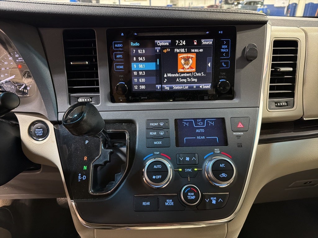 2017 Toyota Sienna Base