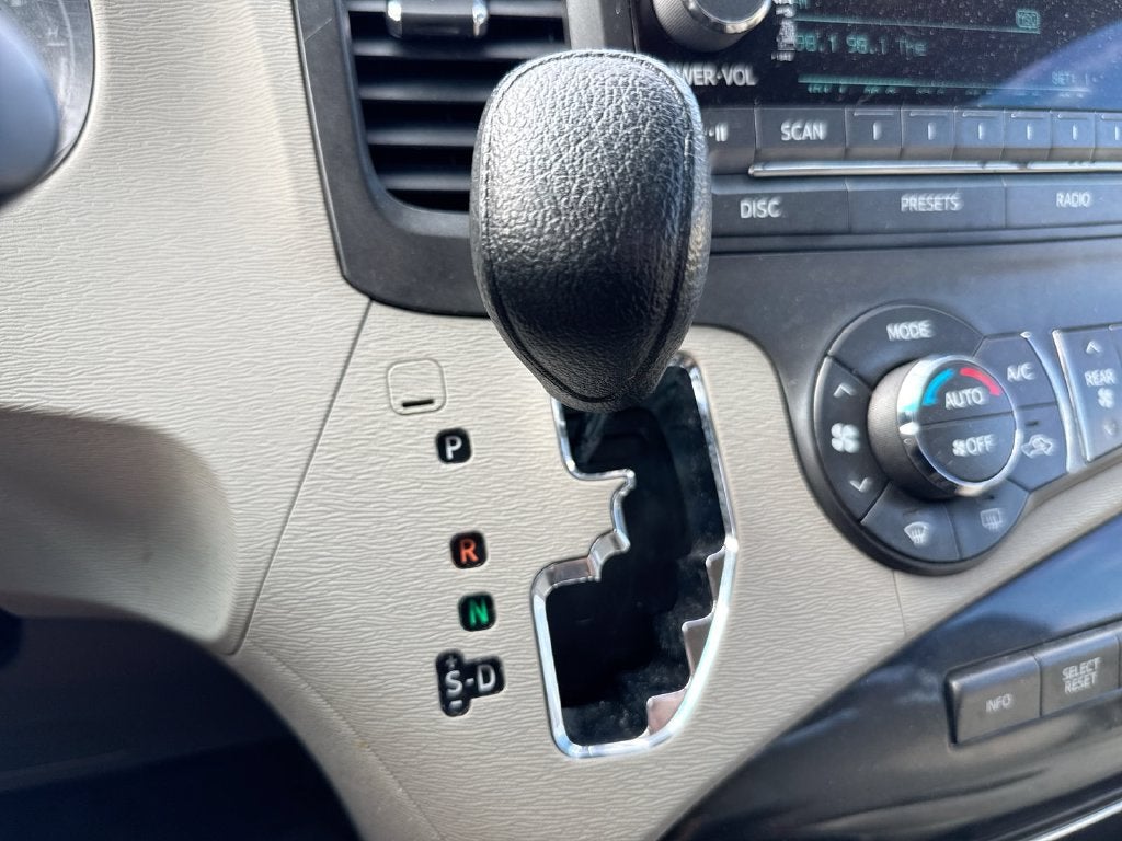 2014 Toyota Sienna LE