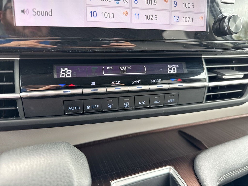 2024 Toyota Sienna LE