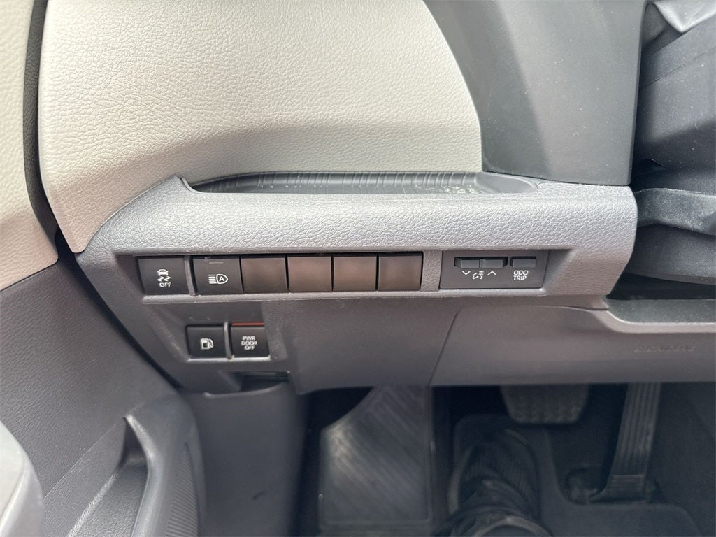 2024 Toyota Sienna LE