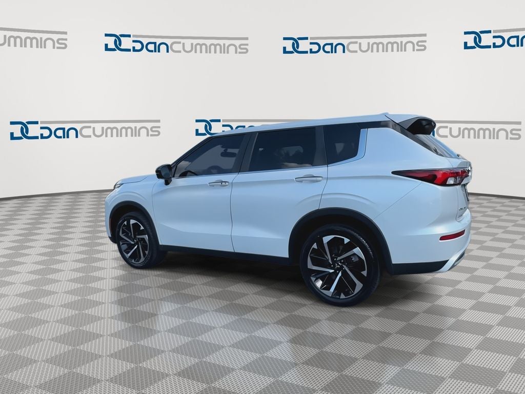 2024 Mitsubishi Outlander SE
