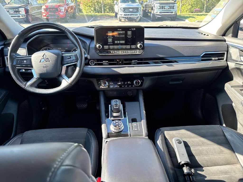 2024 Mitsubishi Outlander SE Black Edition w/Pano Roof