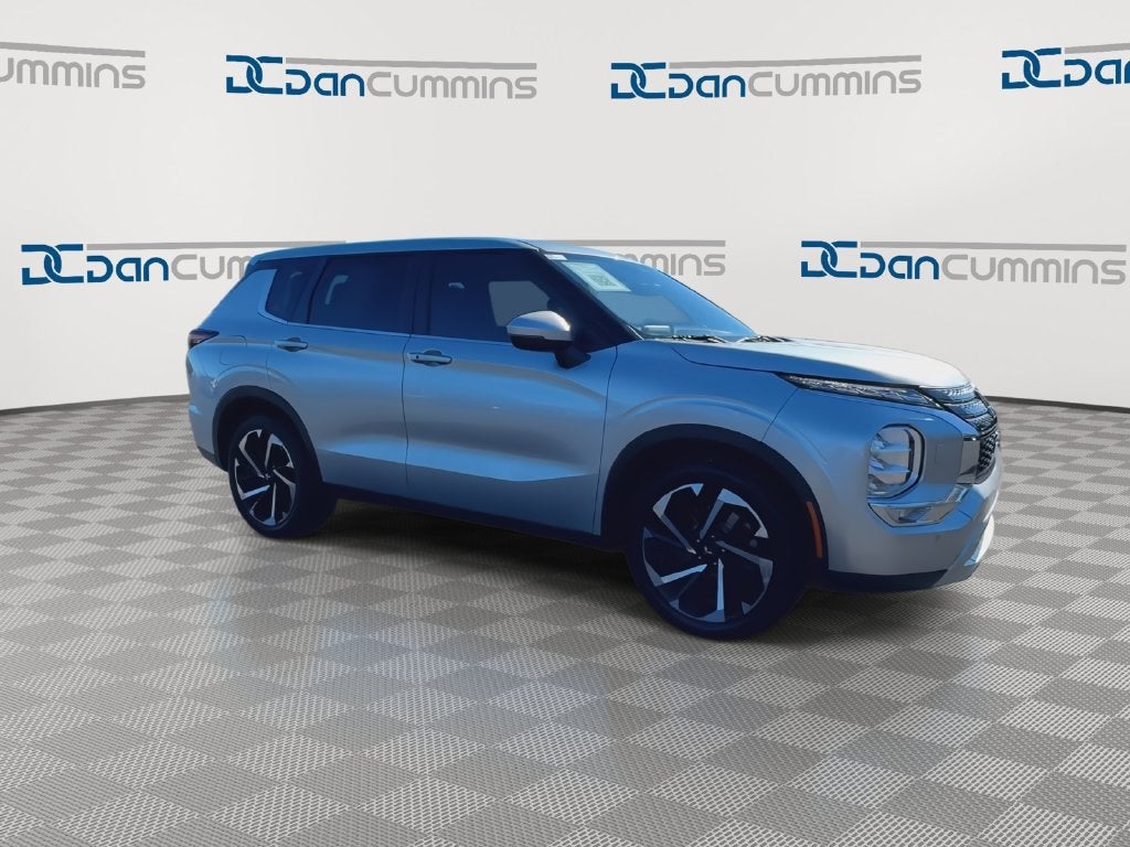 2024 Mitsubishi Outlander SE Black Edition w/Pano Roof