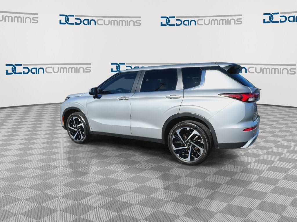 2024 Mitsubishi Outlander SE Black Edition w/Pano Roof