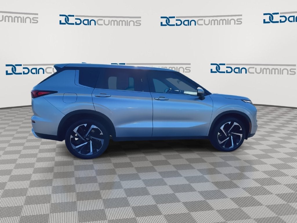 2024 Mitsubishi Outlander SE Black Edition w/Pano Roof